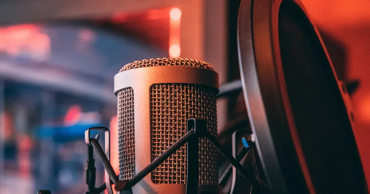 Mikrofon studyjny do nagrywania podcastu o CrossFicie